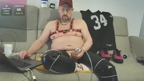 poppersbator73 online show from April 3, 2026, 12:25 pm