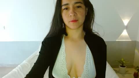 porcelainlux online show from November 19, 2025, 3:50 am