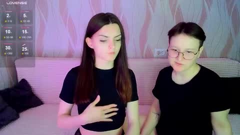 Snapshot of pornostendup chatting on October 19, 2025, 8:09 pm Ana and Tati online show from October 19, 2025, 8:09 pm