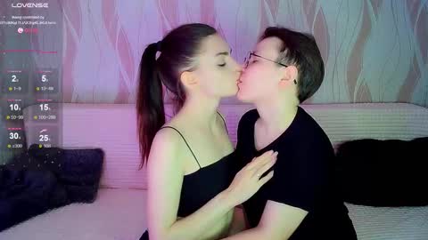 Snapshot of pornostendup chatting on October 21, 2025, 7:47 pm Ana and Tati online show from October 21, 2025, 7:47 pm