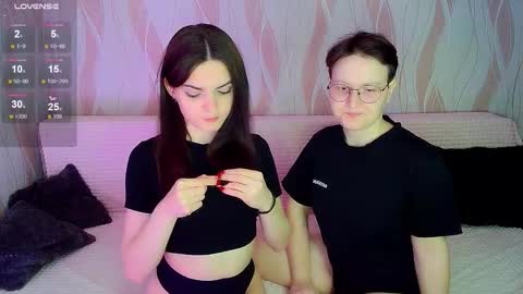 Snapshot of pornostendup chatting on December 1, 2025, 12:48 am Ana and Tati online show from December 1, 2025, 12:48 am