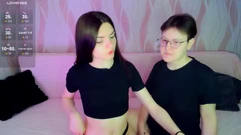 Snapshot of pornostendup chatting on December 17, 2025, 8:26 pm Ana and Tati online show from December 17, 2025, 8:26 pm