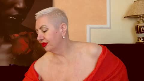 Snapshot of posh_lady chatting on October 7, 2025, 9:23 pm LADY POSH online show from October 7, 2025, 9:23 pm