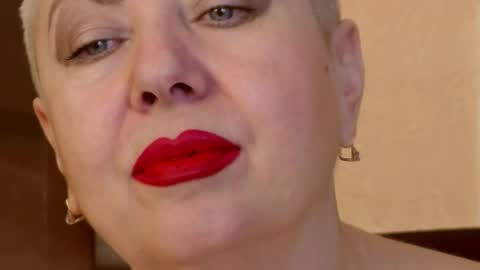 LADY POSH online show from December 4, 2025, 7:55 pm