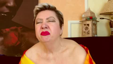 Snapshot of posh_lady chatting on April 17, 2026, 12:57 am LADY POSH online show from April 17, 2026, 12:57 am