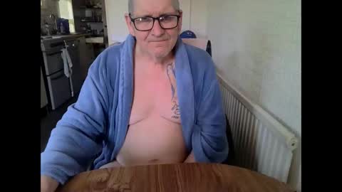 poshman65 online show from May 9, 2026, 8:41 am