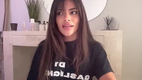 Selena online show from October 22, 2025, 11:37 pm