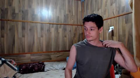 Snapshot of powertwinky chatting on December 19, 2025, 12:17 am chris independent online show from December 19, 2025, 12:17 am