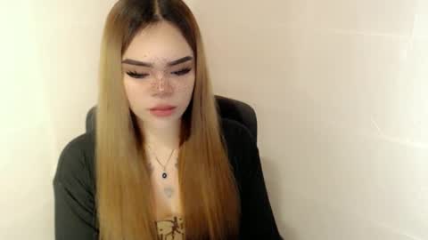 MAXXINE online show from April 14, 2026, 2:28 am