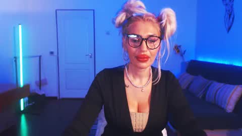 Snapshot of preggyhotmommy chatting on December 22, 2024, 1:01 am Victoria online show from December 22, 2024, 1:01 am