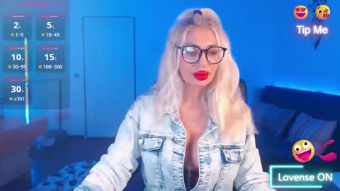 Snapshot of preggyhotmommy chatting on November 22, 2025, 7:02 pm Victoria online show from November 22, 2025, 7:02 pm