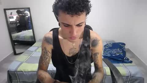 Snapshot of present_the_magic chatting on January 6, 2026, 7:50 pm Plux online show from January 6, 2026, 7:50 pm