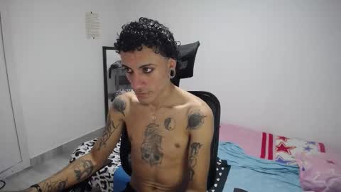 Snapshot of present_the_magic chatting on January 18, 2026, 7:17 pm Plux online show from January 18, 2026, 7:17 pm