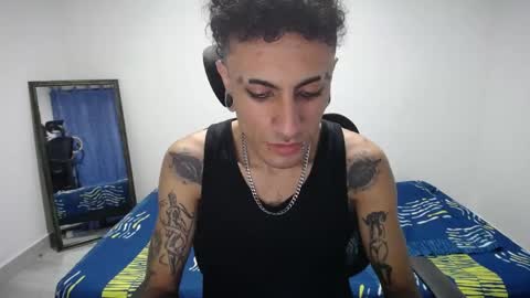 Snapshot of present_the_magic chatting on June 5, 2026, 6:52 am Plux online show from June 5, 2026, 6:52 am