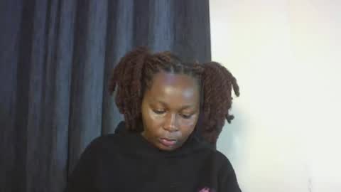 Snapshot of prettie_essy chatting on December 16, 2025, 7:57 am Essy online show from December 16, 2025, 7:57 am