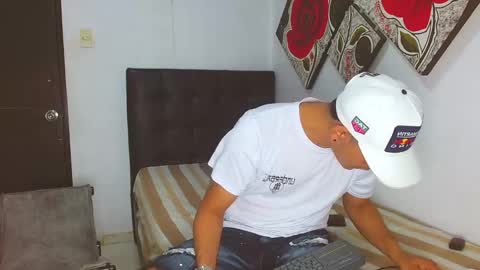 pretty_boy_model0 online show from February 10, 2025, 7:38 pm