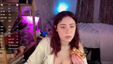 Snapshot of pretty_in_p1nk chatting on February 10, 2025, 12:19 am Sophie online show from February 10, 2025, 12:19 am