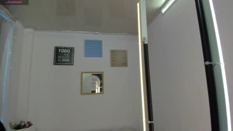 pretty online show from November 5, 2025, 11:32 am