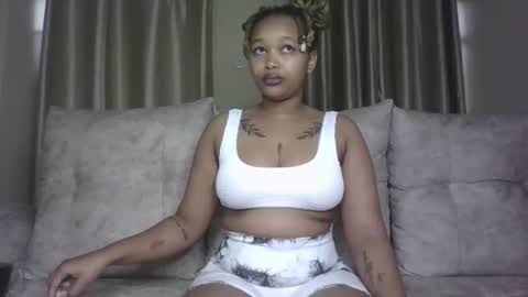 Snapshot of pretty_little_baibe chatting on December 17, 2025, 7:58 am Tracy online show from December 17, 2025, 7:58 am