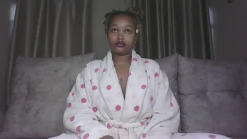 Snapshot of pretty_little_baibe chatting on December 19, 2025, 8:10 am Tracy online show from December 19, 2025, 8:10 am