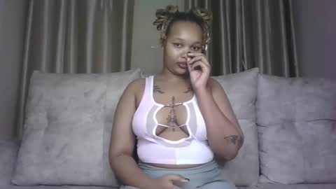 Snapshot of pretty_little_baibe chatting on December 22, 2025, 12:18 am Tracy online show from December 22, 2025, 12:18 am