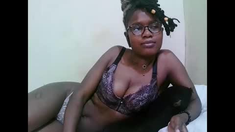 pretty_mellan online show from January 23, 2025, 10:43 am
