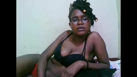 pretty_mellan online show from February 1, 2025, 5:26 pm