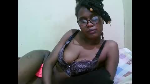pretty_mellan online show from February 4, 2025, 8:28 pm