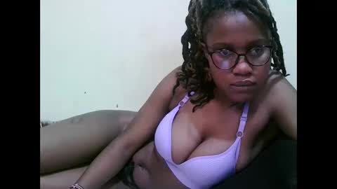 pretty_mellan online show from February 11, 2025, 8:58 am