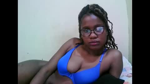 pretty_mellan online show from February 13, 2025, 10:44 am