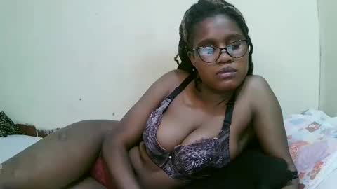 pretty_mellan online show from March 6, 2025, 12:30 pm