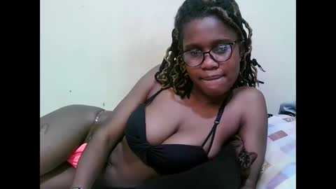 pretty_mellan online show from March 8, 2025, 10:54 am