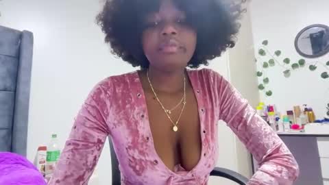 Snapshot of pretty_peaches chatting on January 18, 2026, 12:14 am Pretty peaches online show from January 18, 2026, 12:14 am