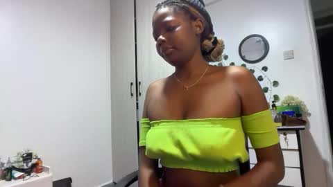 Snapshot of pretty_peaches chatting on February 14, 2026, 10:39 pm Pretty peaches online show from February 14, 2026, 10:39 pm