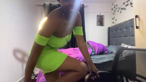 Snapshot of pretty_peaches chatting on February 19, 2026, 1:45 am Pretty peaches online show from February 19, 2026, 1:45 am