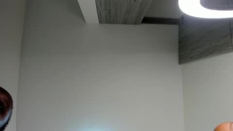 pretty_peshy online show from April 19, 2026, 7:05 pm
