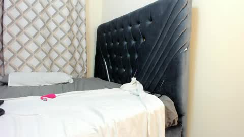 pretty_peshy online show from May 2, 2026, 3:11 am