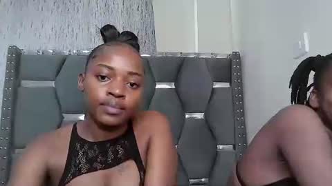 Snapshot of pretty_petite18 chatting on February 12, 2026, 12:22 pm lynn online show from February 12, 2026, 12:22 pm