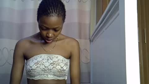 pretty_petite24 online show from January 9, 2025, 6:06 am