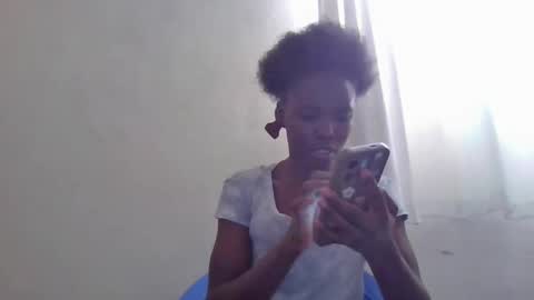 pretty_petite_ebony online show from November 14, 2025, 12:15 pm