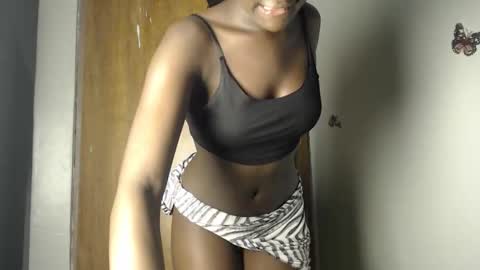 pretty_petitebody online show from September 8, 2025, 10:42 pm