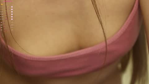 Snapshot of pretty_princess_elina chatting on February 18, 2025, 12:26 am Elina online show from February 18, 2025, 12:26 am