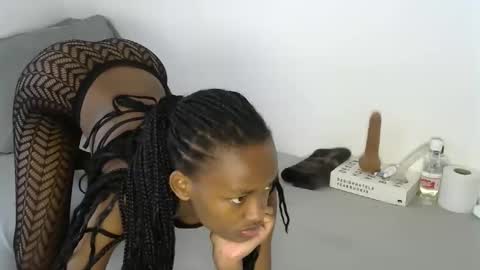 Snapshot of pretty_queennie chatting on November 2, 2025, 11:01 am Pretty doll online show from November 2, 2025, 11:01 am