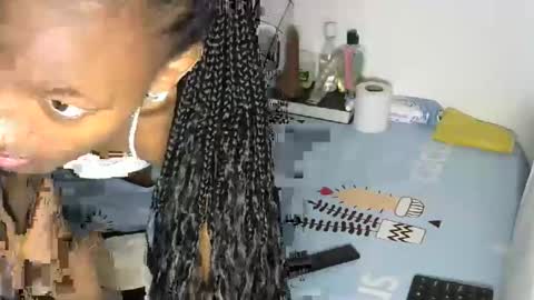 Snapshot of pretty_queennie chatting on November 5, 2025, 6:52 pm Pretty doll online show from November 5, 2025, 6:52 pm