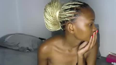 Snapshot of pretty_queennie chatting on November 21, 2025, 8:40 pm Pretty doll online show from November 21, 2025, 8:40 pm