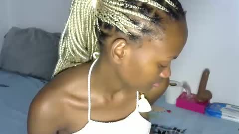 Snapshot of pretty_queennie chatting on November 23, 2025, 11:04 pm Pretty doll online show from November 23, 2025, 11:04 pm