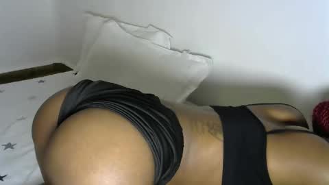 Snapshot of pretty_queennie chatting on December 13, 2025, 11:43 pm Pretty doll online show from December 13, 2025, 11:43 pm