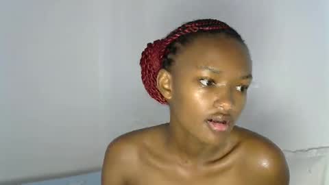 Snapshot of pretty_queennie chatting on December 19, 2025, 10:11 am Pretty doll online show from December 19, 2025, 10:11 am