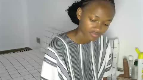 Snapshot of pretty_queennie chatting on January 11, 2026, 11:37 am Pretty doll online show from January 11, 2026, 11:37 am