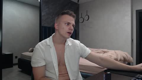 Snapshot of pretty_sweety chatting on October 17, 2025, 11:40 pm Justin online show from October 17, 2025, 11:40 pm